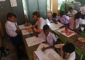 Arte terapia con Lou in Sri Lanka