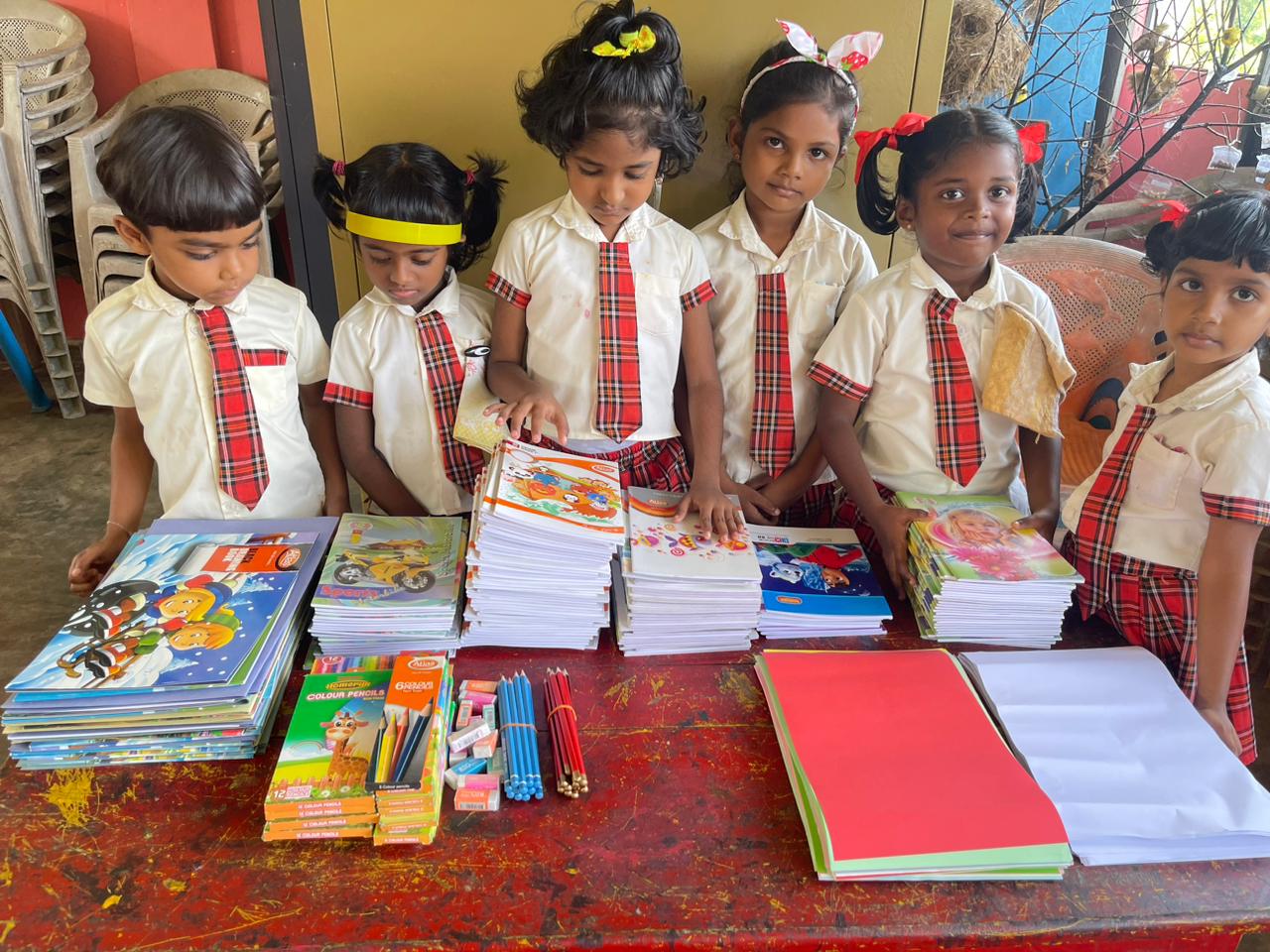 Sri Lanka – Materiale per i bimbi della Kanuwa Nursery